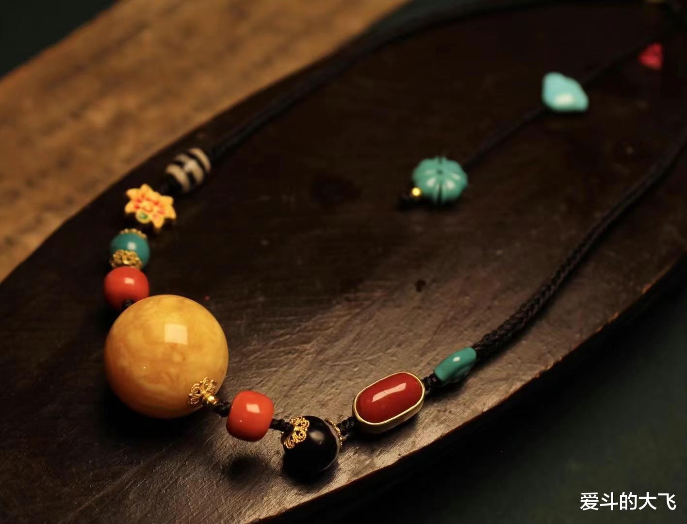 蜜蜡|文玩蜜蜡中的精品:花蜡锁骨链欣赏,喜欢蜜蜡的文友请进