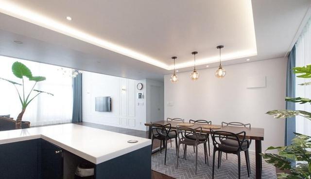 180顶楼买得值当,客厅挑空4.5米大而不空,还送一层阁楼