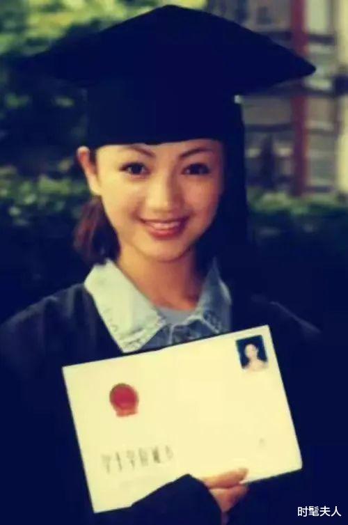 罗海琼|曾是演艺圈“灰姑娘”,37岁嫁百亿富豪,47岁手握半个娱乐圈,她凭什么