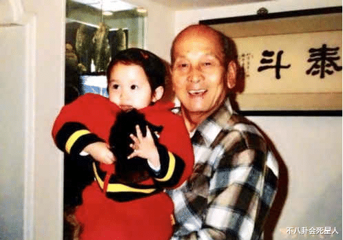 关晓彤|历数京圈公主5代！关晓彤不过分，有人不上大学也能部部女一