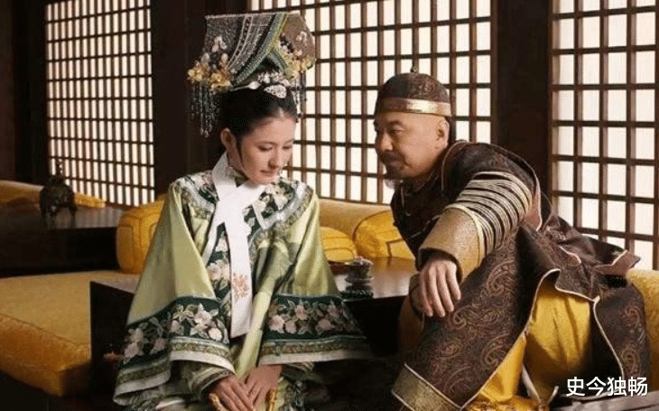 口红 清朝妃子为何总戴长指甲套？除了美观，更重要的是为了方便皇上