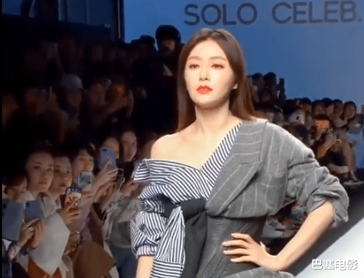 陈志朋|有一种做作叫明星走秀，千奇百怪、扭捏好笑，蔡少芬陈志朋在干嘛
