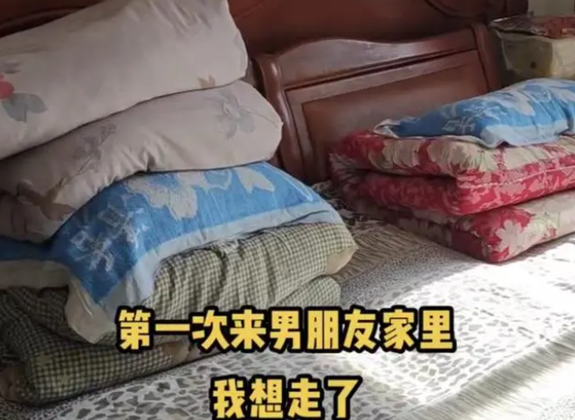 男子带女友首次去家里过夜,看到床单后,女友当场走人