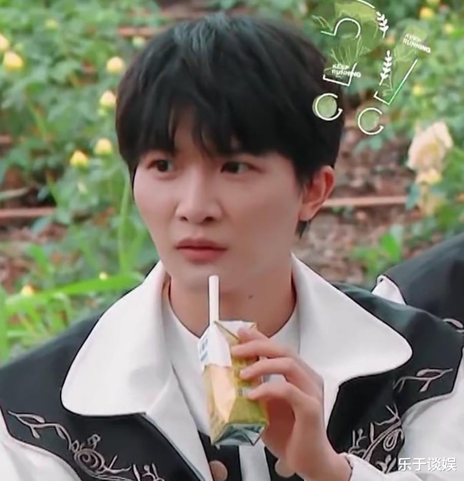 周深|周深和蔡徐坤组队,在选人环节被三次伤害,体验游戏却毫无参与感