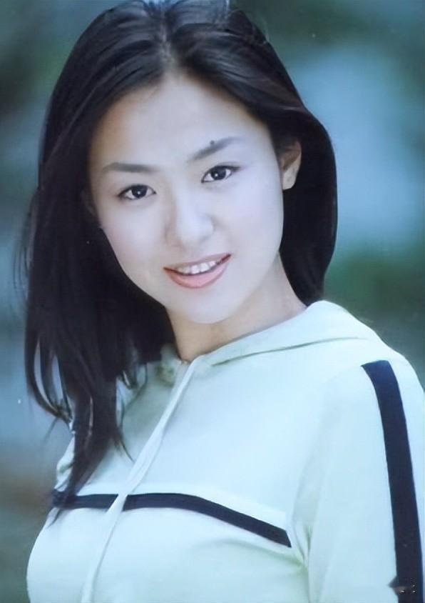 沈傲君|沈傲君：年轻颜值惊艳众人，错付10年情，相亲嫁圈外人发福也幸福