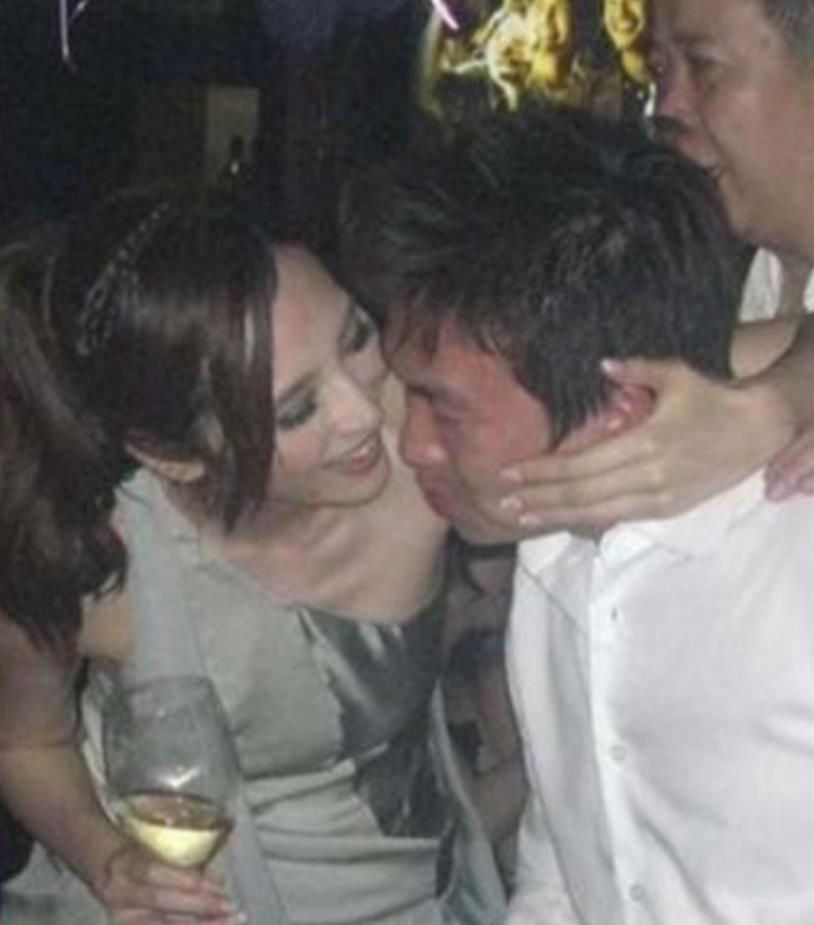 腾讯视频|吴佩慈：35岁未婚先孕，6年连生4胎，如今44岁依旧没能嫁进豪门