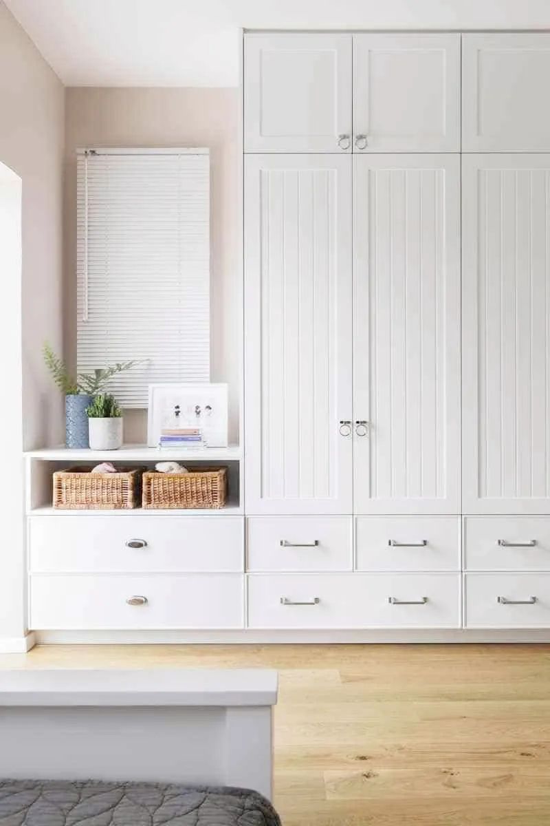 多花千八百也要加上这边,避开了繁琐的开关,衣柜利用率大大提升