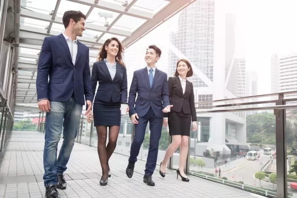 |职场中,上司不对你有意见,难道能把你赶出朋友圈吗?