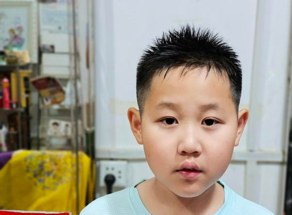 香蕉 2022小男孩发型趋势分享,时尚多变真帅气,你喜欢哪一种