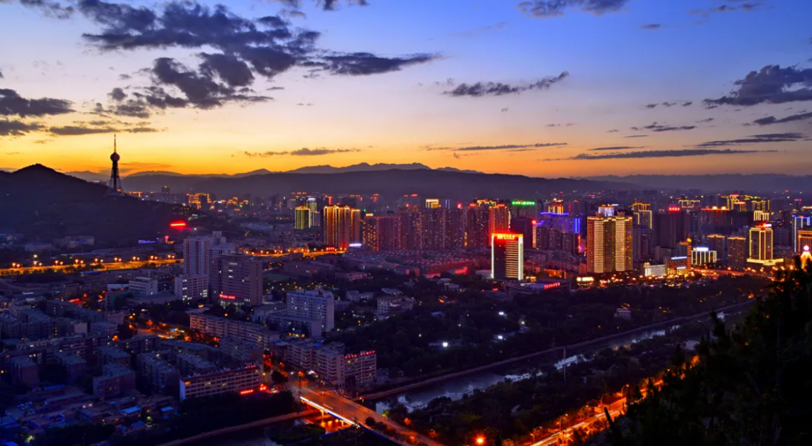西宁|西宁一座古老的城市，这里人文建筑众多，快来欣赏他们的美吧。