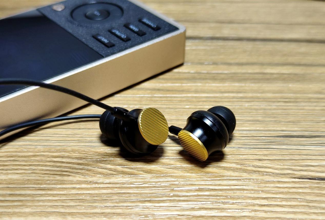 耳机|【异界魔王转生百元小耳塞】dB/分贝耳机 - 乐猫LOMO 详评