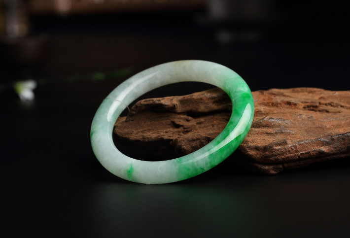 翡翠|新手小白选翡翠，一定要做足功课，买价格适中的