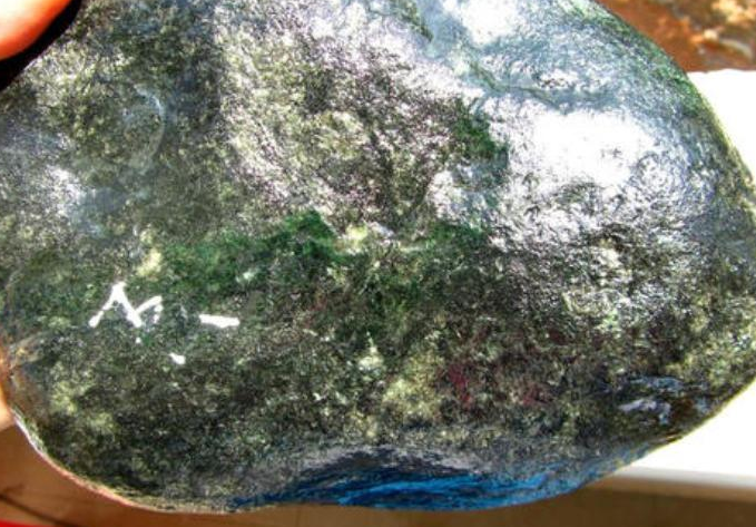 翡翠手镯|不知翡翠手镯能够造假,甚至是原石都可以用来造假,真是防不胜防