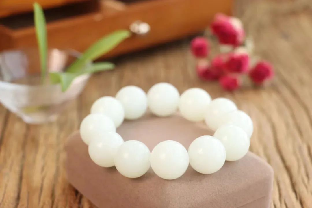 |#御玺家和田玉#人养玉三年,玉养人一生,买一块和田玉真的养人吗?