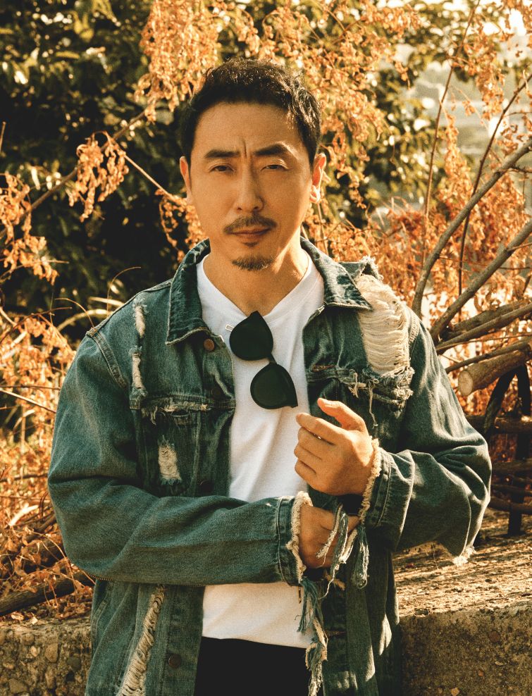 宁理|宁理：11岁丧母，27岁远走美国，吃10年软饭，中年回国演变态翻红