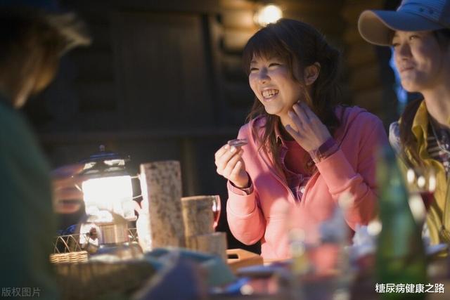 血糖|夜宵当晚餐，除了血糖高，还可能有这六大危害，健康夜宵怎么吃？