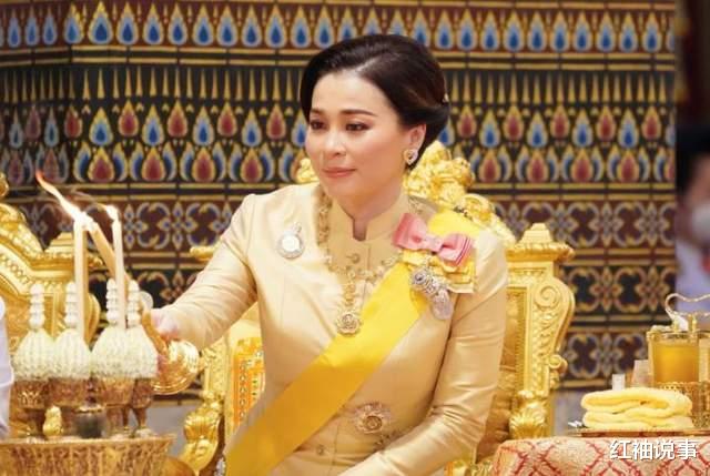 江苏卫视|苏提达地位飙升了！见到诗琳通不用匍匐跪拜，站在一旁点头微笑