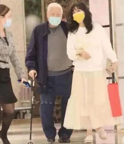 李靓蕾|李靓蕾妈妈:嫁错假“富二代”后创业当老板,如今傍上20亿富豪