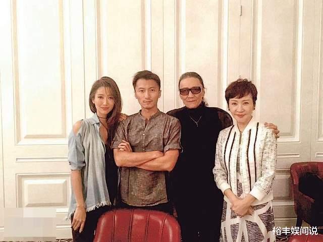 谢婷婷|谢婷婷公开3岁女儿近照！现身动物园与家禽玩耍，老公身份仍成谜