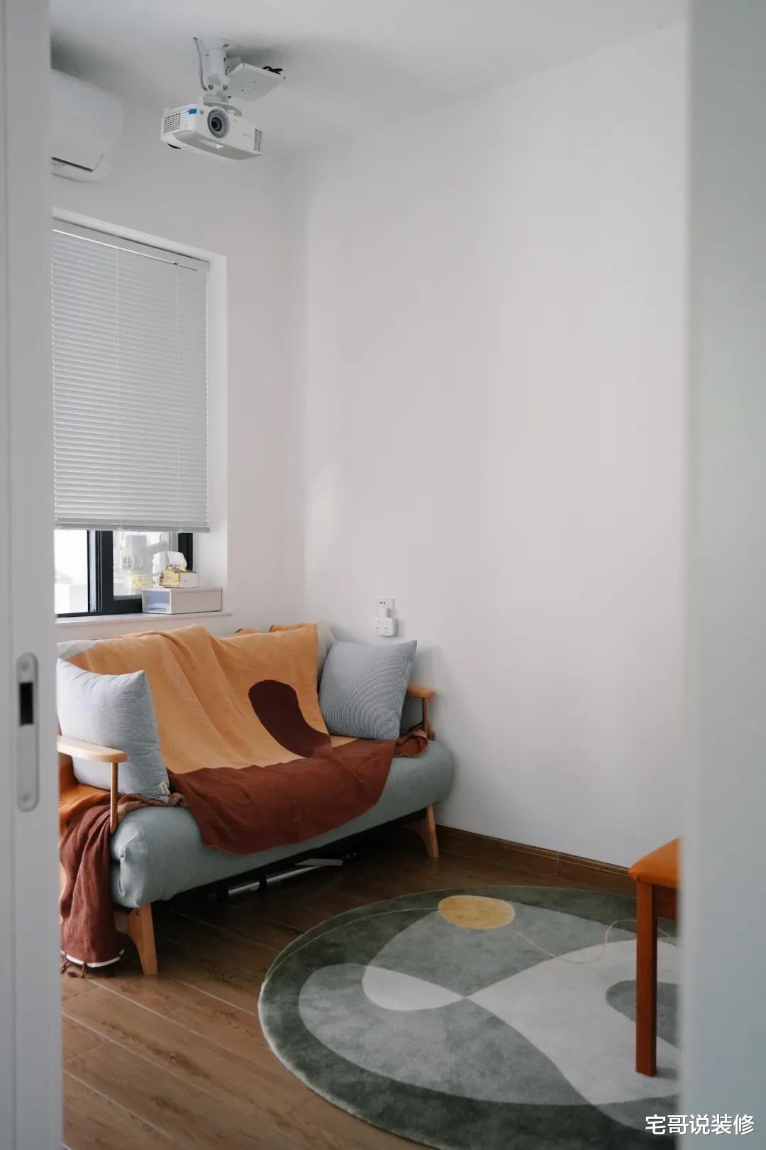 广州32岁小姐姐45㎡的家,虽满是杂物,却被打理得井井有条,羡慕