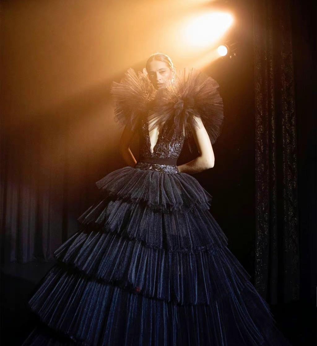 肖战|肖战红不逢时？孤身蹚过娱乐圈3级“雷区”，“天劫”后的美强惨