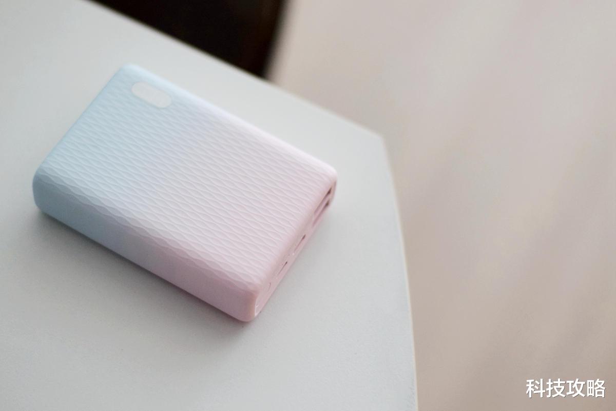 移动电源|充电1.9次，30分钟充满50%电量，这款迷你移动电源太棒了