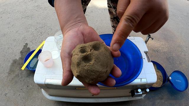 饵料|原塘颗粒粉做搓饵有捷径,加入这种作料,速开完美搓饵