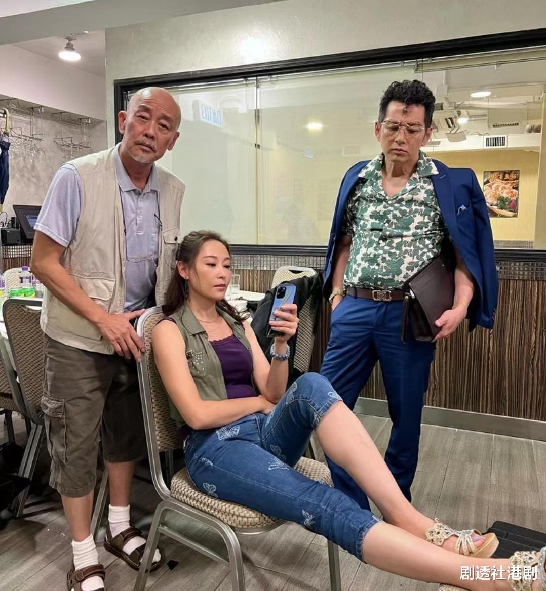 花絮|期待！TVB新剧《美丽战场》终晒出花絮照，众多女神云集大玩怀旧风