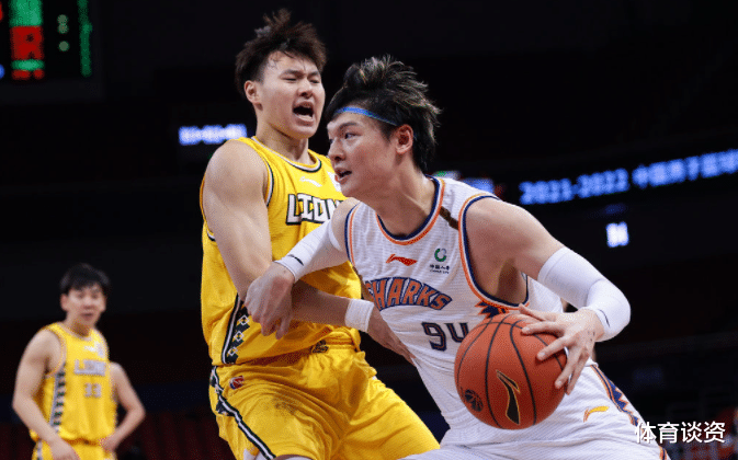 孙铭徽|轰45+7！孙铭徽超神一战，3-0晋级决赛，三分10中7将和郭艾伦争冠