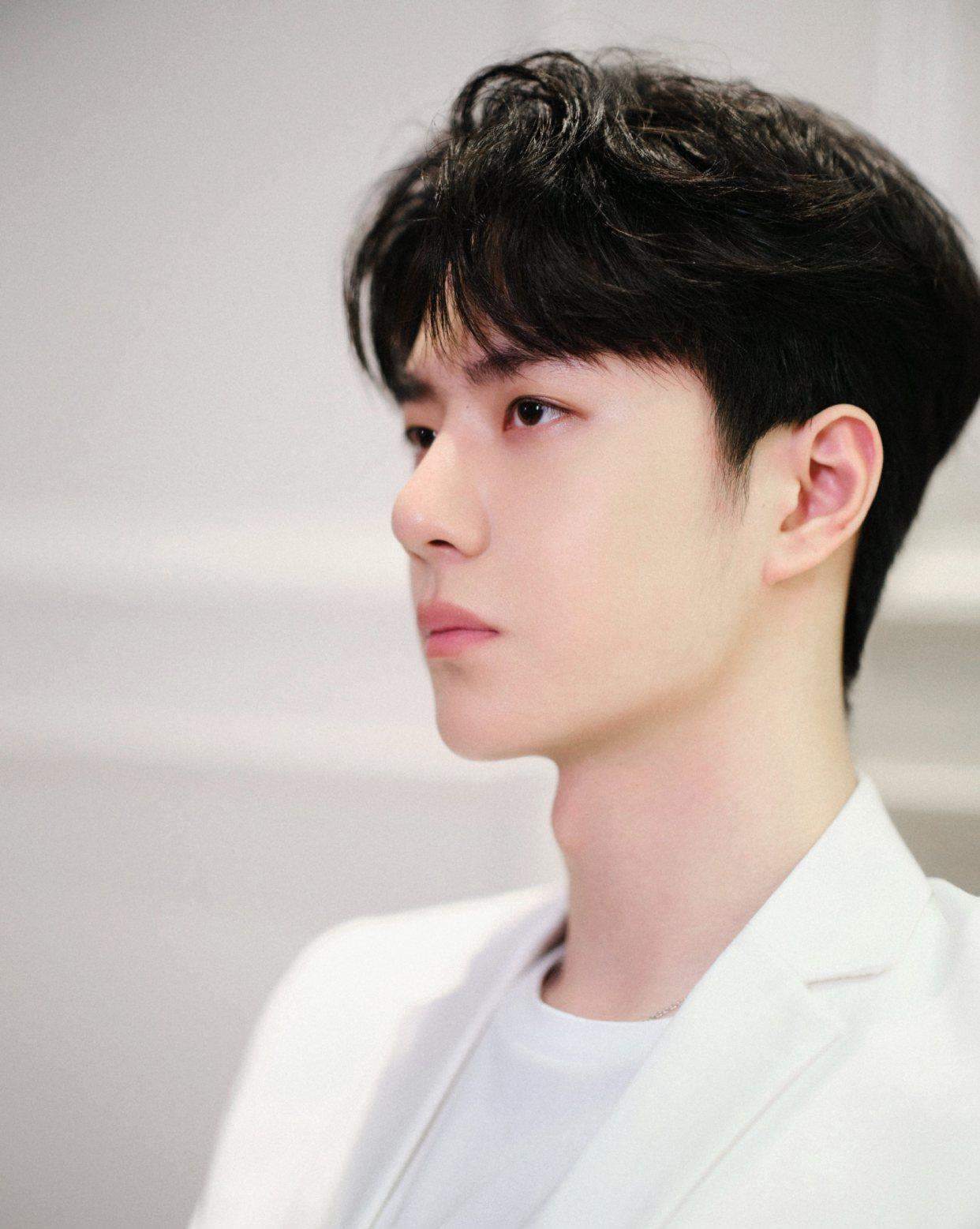 王一博|王一博三天连更11条电台语音,深夜发博,正能量行为再出圈!