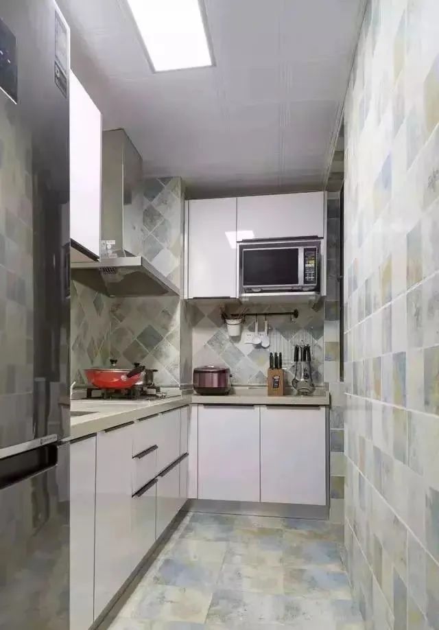 89平新房,一进门鞋柜把人迷住了,头一次见这么装,个性实用!