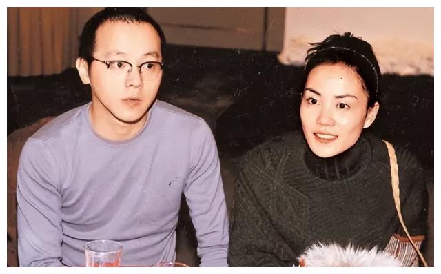 王菲|秃头、油腻，身材走形的窦唯，当初凭什么俘获天后王菲？