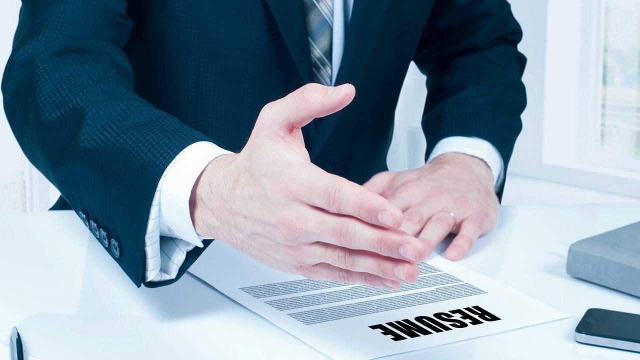 hr|领导器重同事喜欢，很难做到啊！