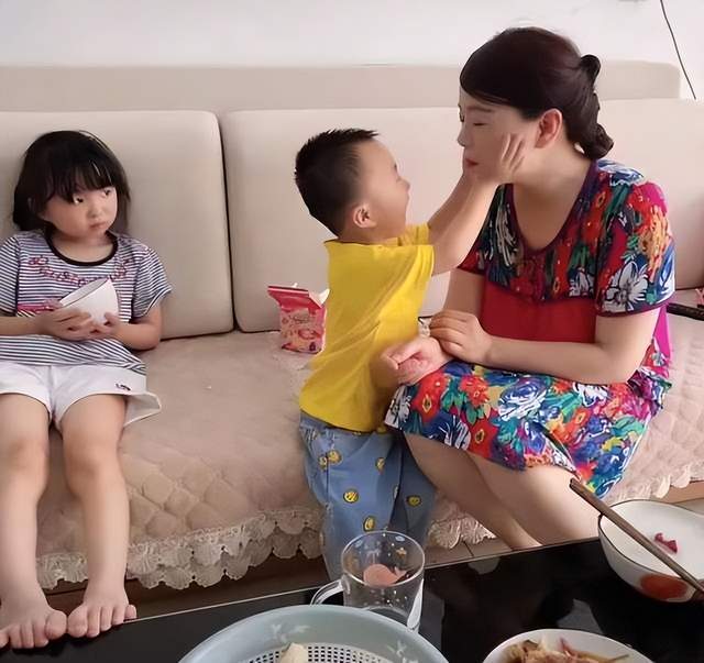 杜新枝|要反转?杜新枝发长文阐述人生轨迹回怼何教授,称我们一点都不坏