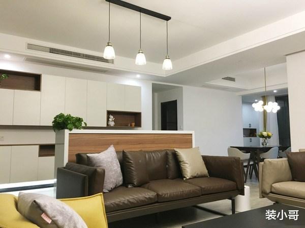 沙发别再靠墙放了,真的很落伍!空出一点位置,时尚又实用