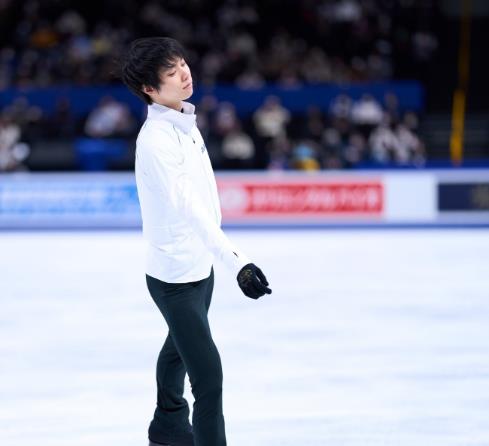 羽生结弦冰演太会选日子，恰逢ISU花滑比赛，这是要对着干吗？