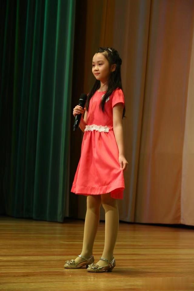 我，13岁旅俄小歌手，疫情期间翻唱俄语歌《多想活着》，一唱成名