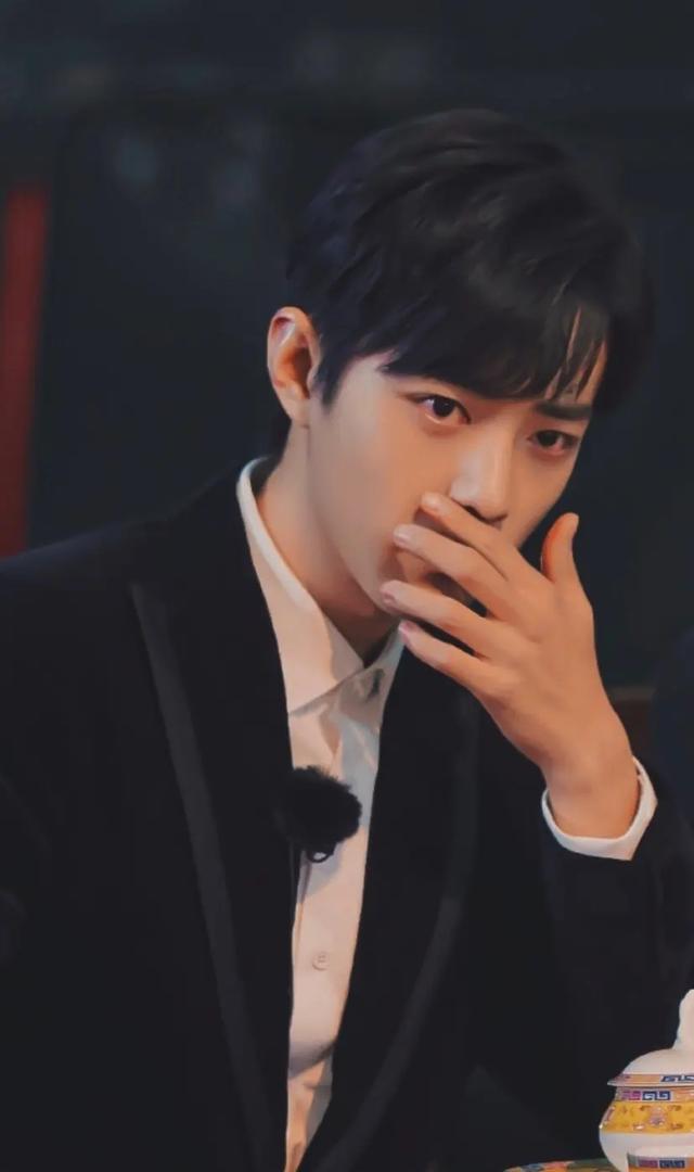 肖战|肖战接受采访，对于事业爱情观独特，网友：我们的偶像！