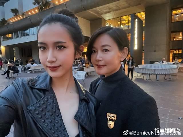 骆达华|骆达华女儿分享近照！穿着大胆又美又飒，多才多艺目前在英国留学