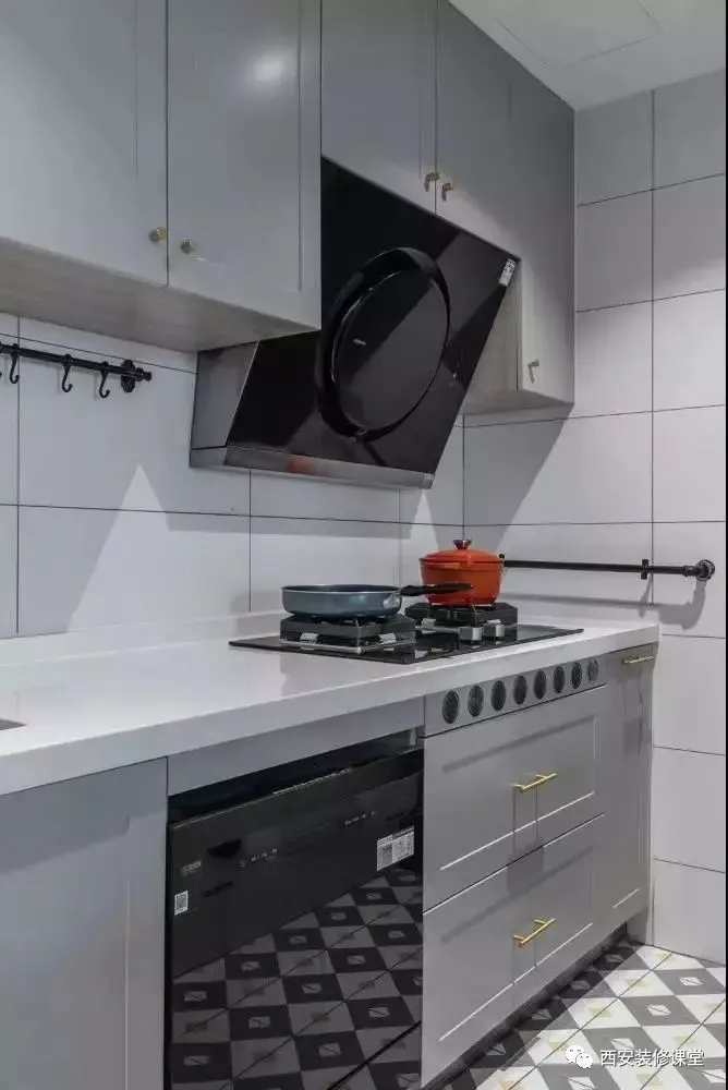 两套小公寓打通成一套，打造95㎡现代婚房