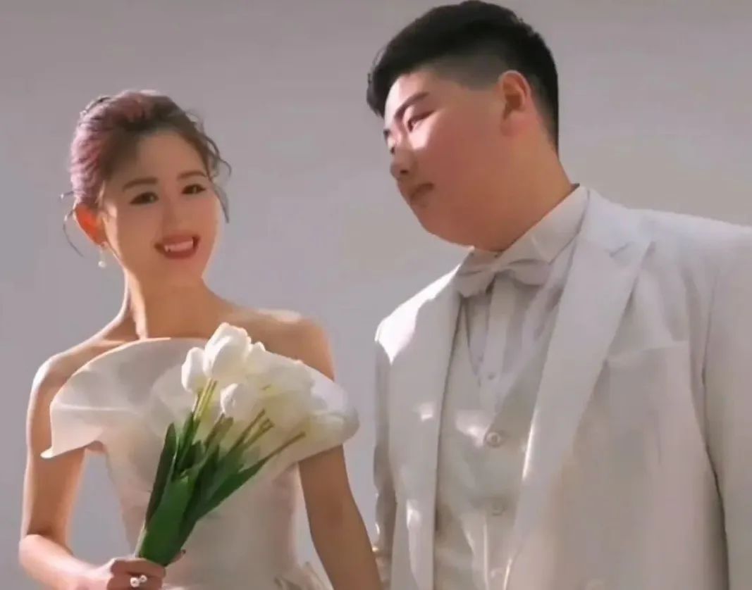 陈萌|恭喜！22岁朱小伟当爹，大衣哥儿媳陈萌怀双胞胎，不争不抢成赢家