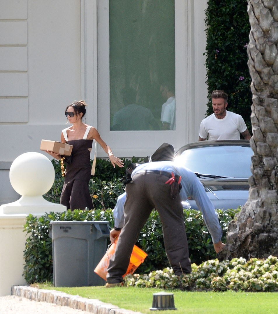 维多利亚·贝克汉姆|小贝长子婚礼彩排晚宴！贝嫂穿露背装抢新娘风头？大布皱眉头太显老