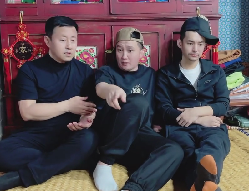 历小峰|历小峰直播力挺赵本山:抱怨工资低的都是白眼狼,这些人走不远!