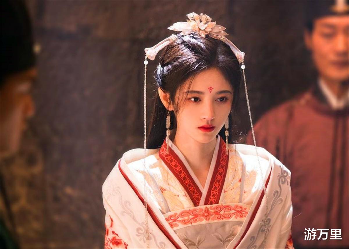 Angelababy|演戏依旧带着“明星包袱”,自带妆容,不敢真摔,这些明星太丢人