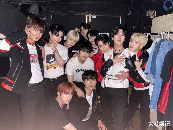 欧米茄|韩国11人男团遭威胁陪酒！哭着开记者会：被代表摸大腿骚扰