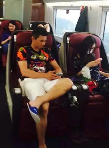 刘诗诗|刘诗诗被儿子探班，3岁孩子身高已到妈妈腰，继承吴奇隆大长腿