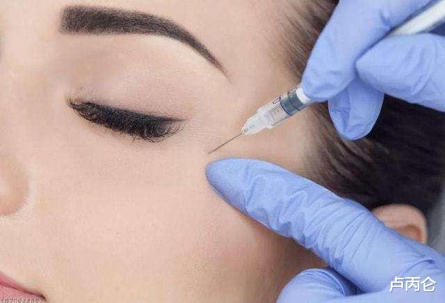 一字肩 反复贴双眼皮贴,会造成眼部皮肤松弛吗?