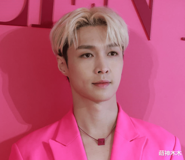 火龙果|明星集体穿上芭比粉,活动现场生图曝光太精彩,好像火龙果开会