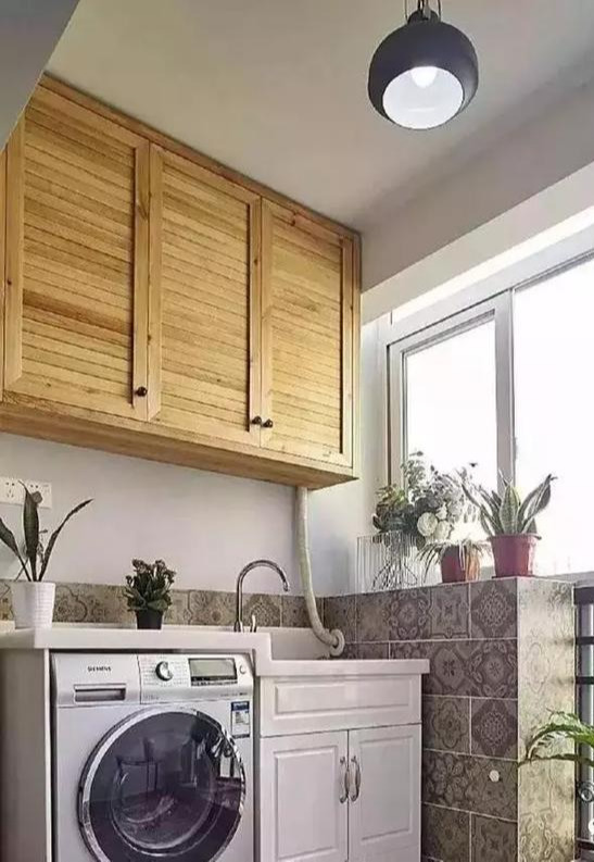 别傻了,阳台就算用来晒衣服也要这样装,颜值瞬间高了,还实用!