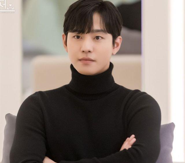 社内相亲|《社内相亲》安孝燮陷入假恋爱，金世正身份惨遭揭穿，恶整将展开